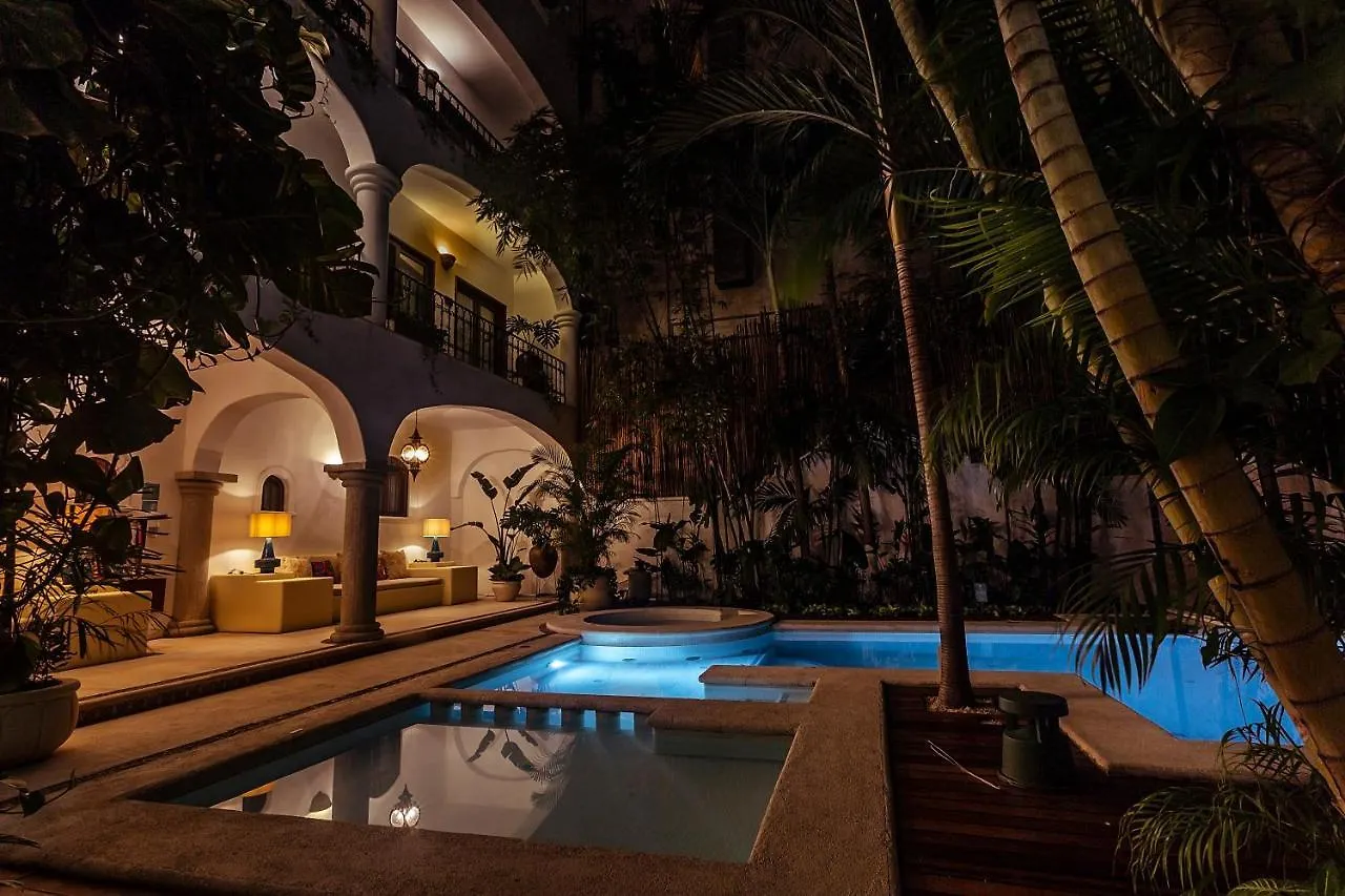 ****  Fabiola Condo Hotel Playa del Carmen Mexico